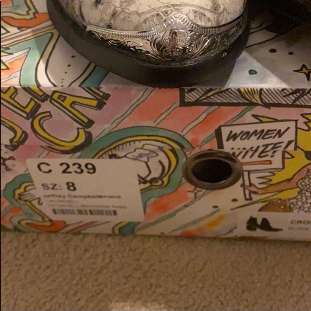 Never worn!! In box size 8 - - Picture 3 of 4